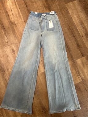 Good American Light Blue Wide-Leg Jeans with Patch Pockets